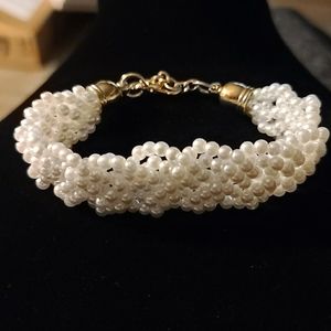 **HANDMADE** White pearl bracelet